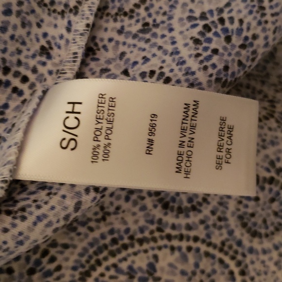 Fever paisley flowy front pleat top. Loose fit tank front V Neck high/low style - Picture 6 of 6